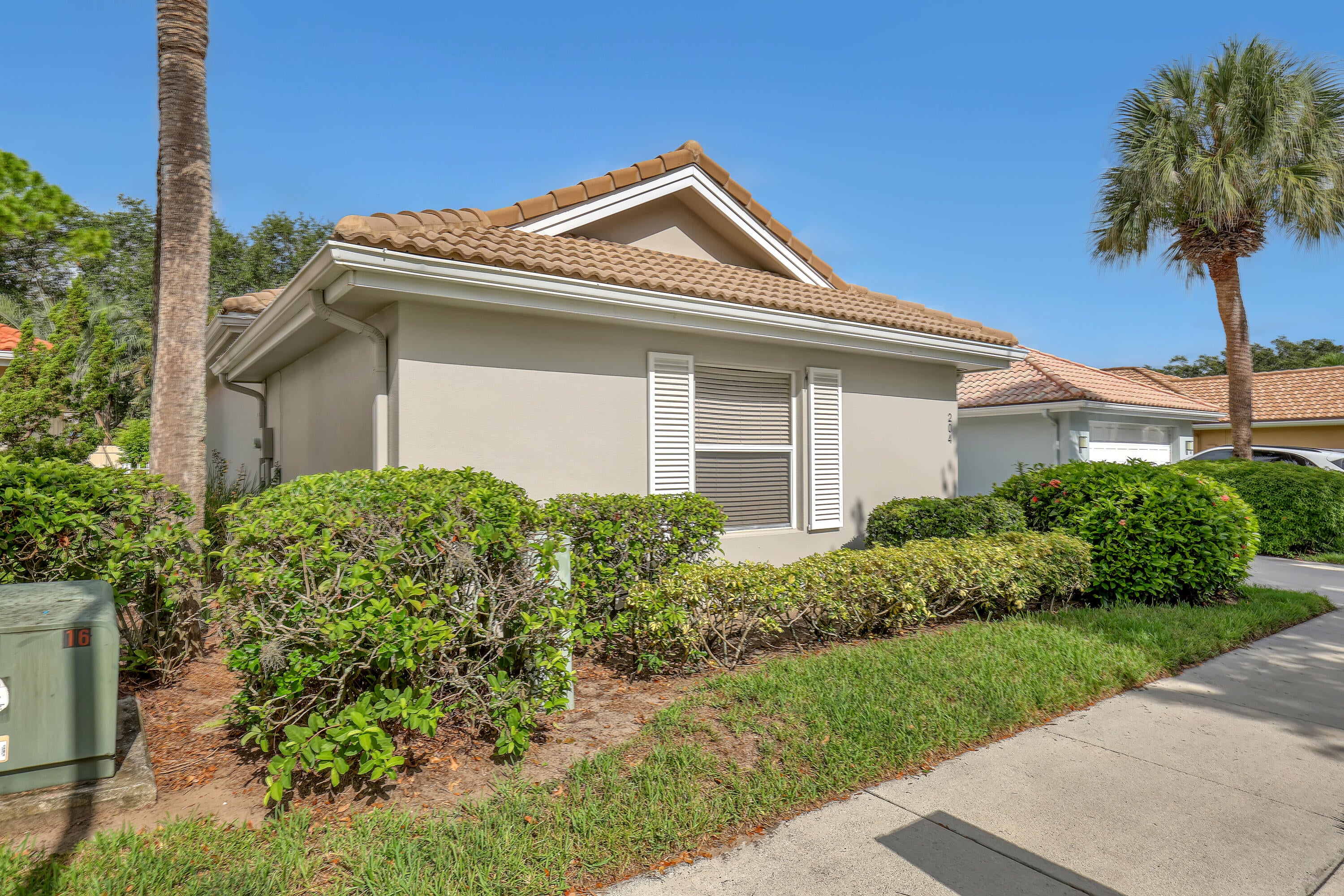 204 S HAMPTON Drive