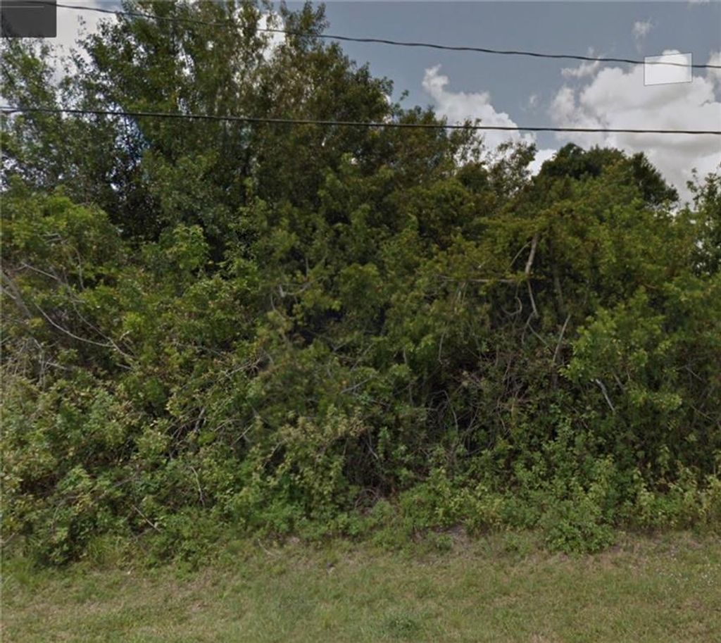 Photo of 450 NW Bayshore Blvd, Port Saint Lucie, FL 34983 (MLS # F10285330)