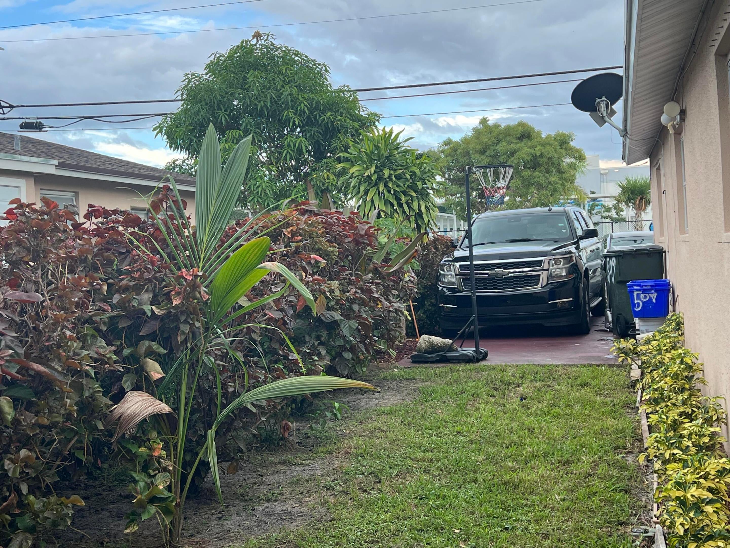 509 SW 10TH Street