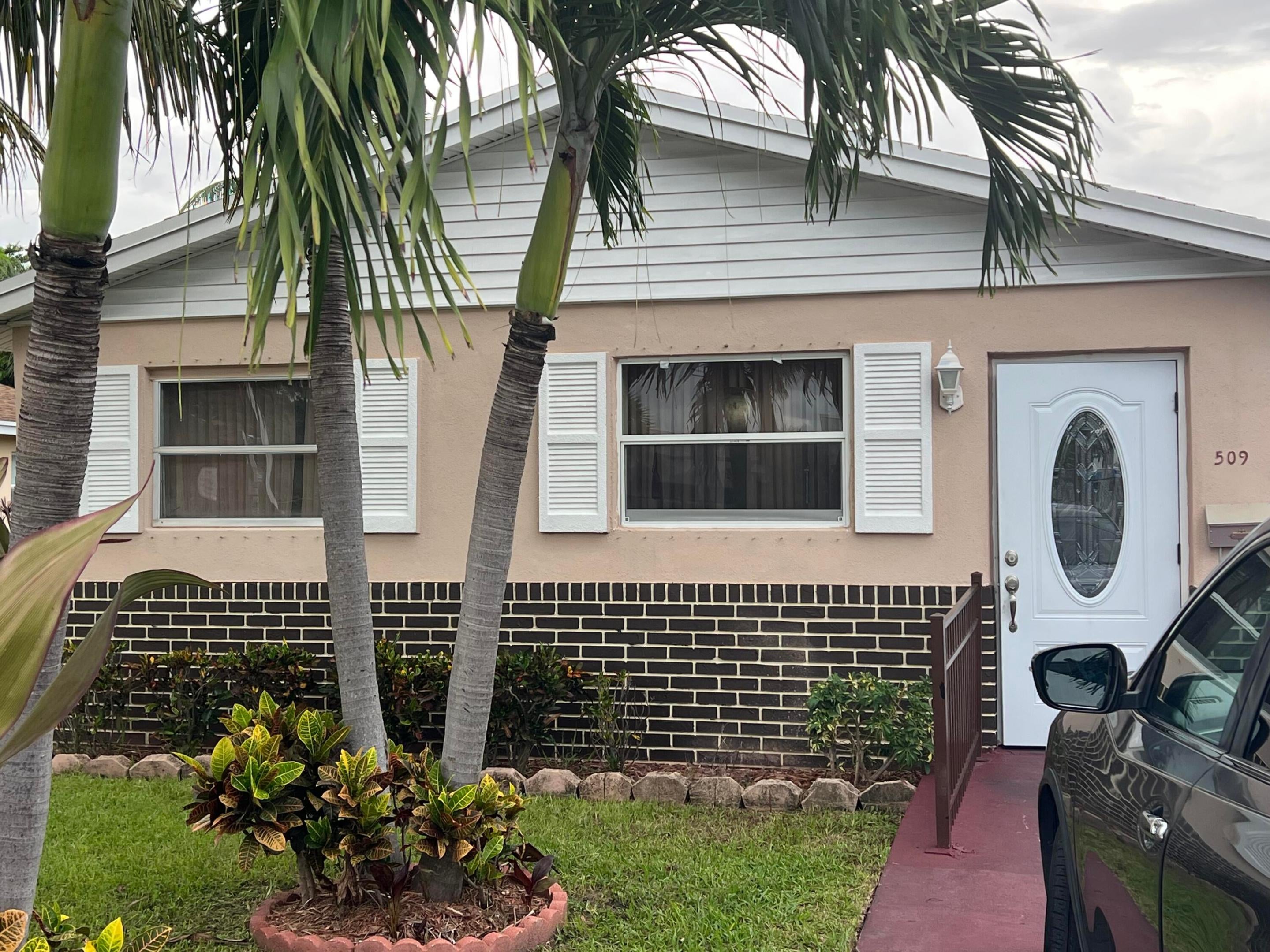 509 SW 10TH Street
