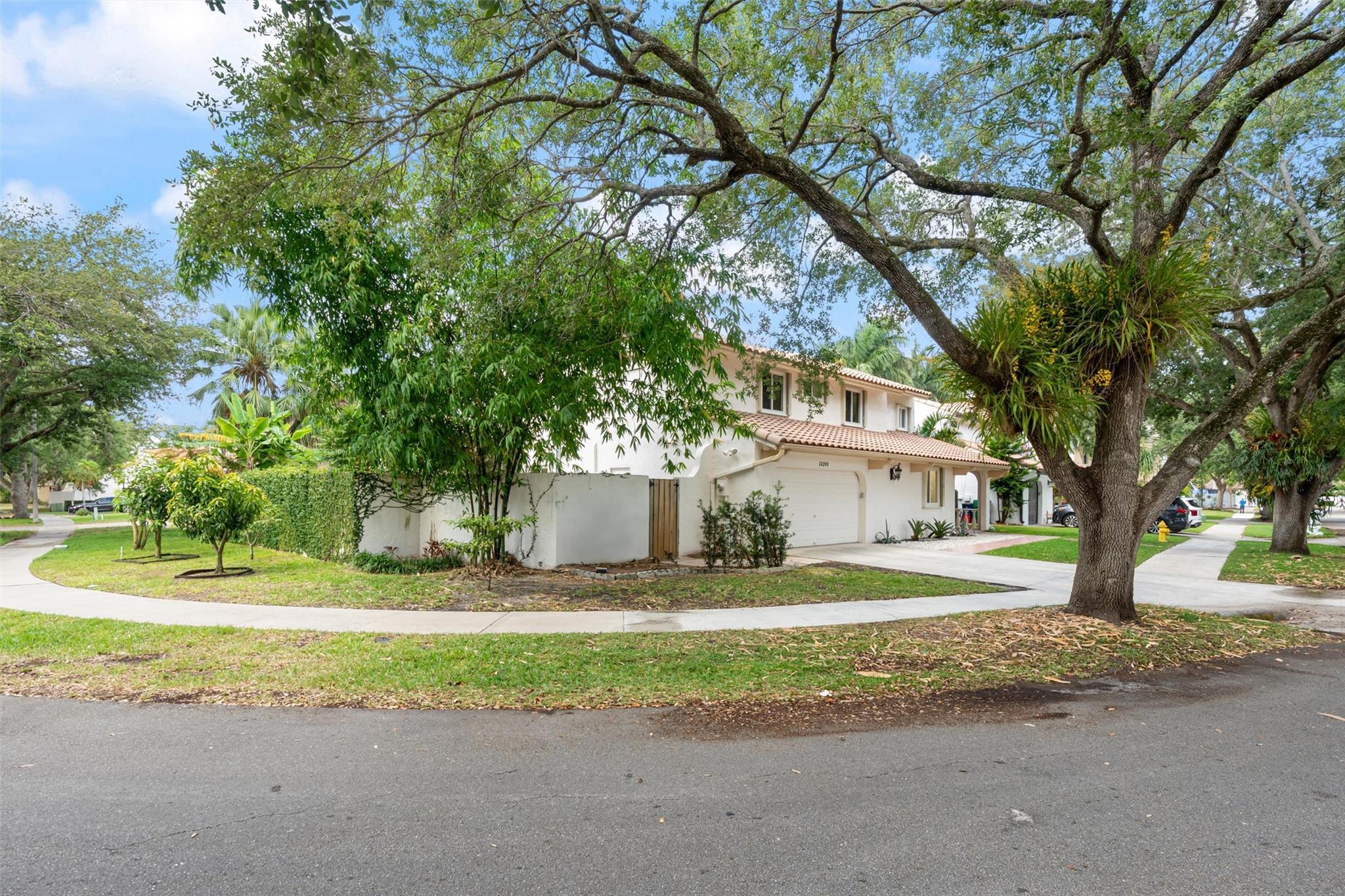 12200 Garden Dr