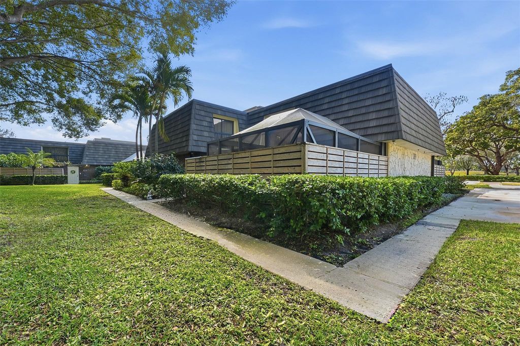 Photo of 1601 16th Terrace, Palm Beach Gardens, FL 33418 (MLS # F10552078)