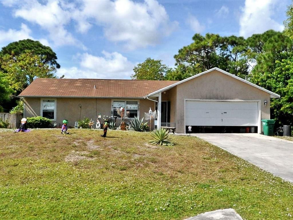 Photo of 6101 Birch Drive, Fort Pierce, FL 34982 (MLS # R10721269)