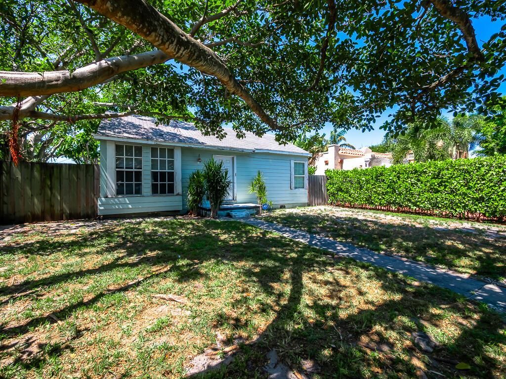 Photo of 335 Greymon Drive, West Palm Beach, FL 33405 (MLS # R10993122)