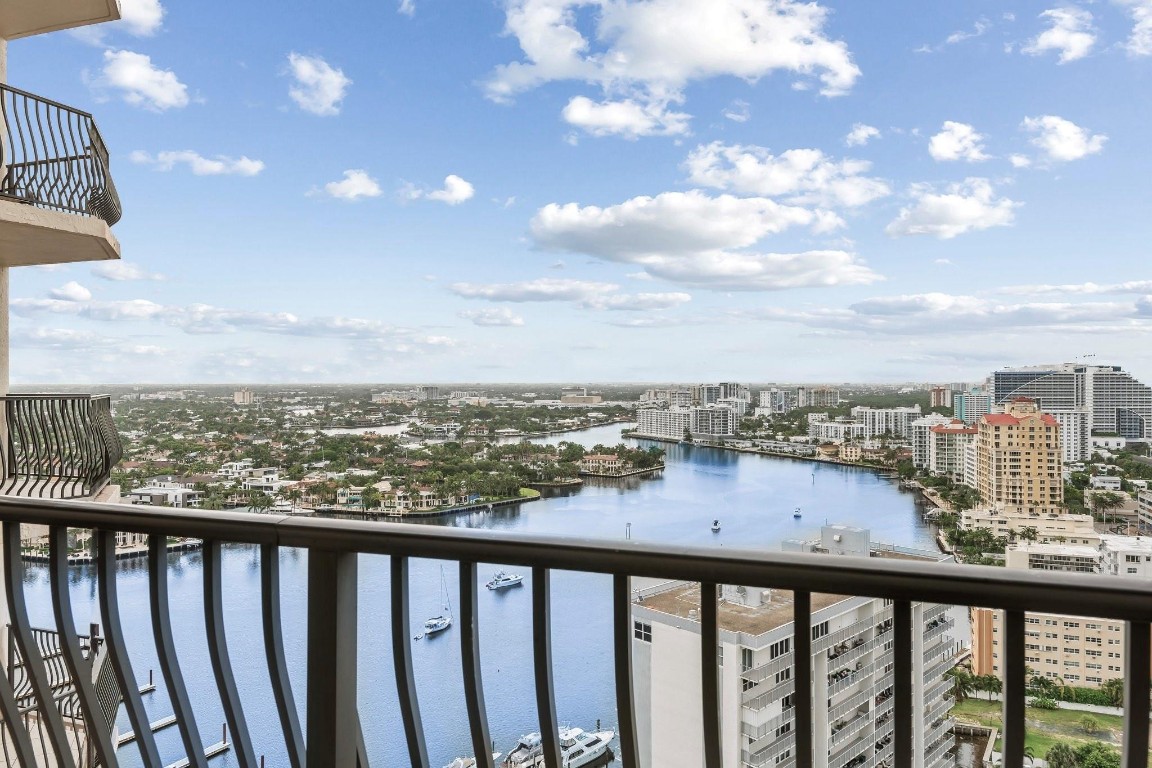JACKSON TOWER LAS OLAS - Residential
