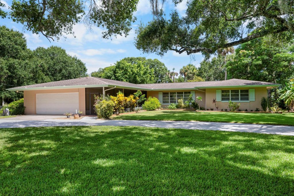 Photo of 3912 Delaware Avenue, Fort Pierce, FL 34947 (MLS # R11112478)