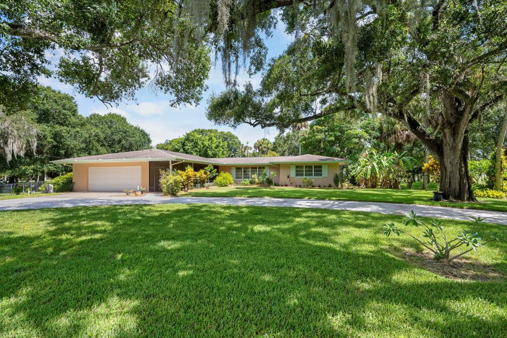Photo of 3912 Delaware Avenue, Fort Pierce, FL 34947 (MLS # R11112478)
