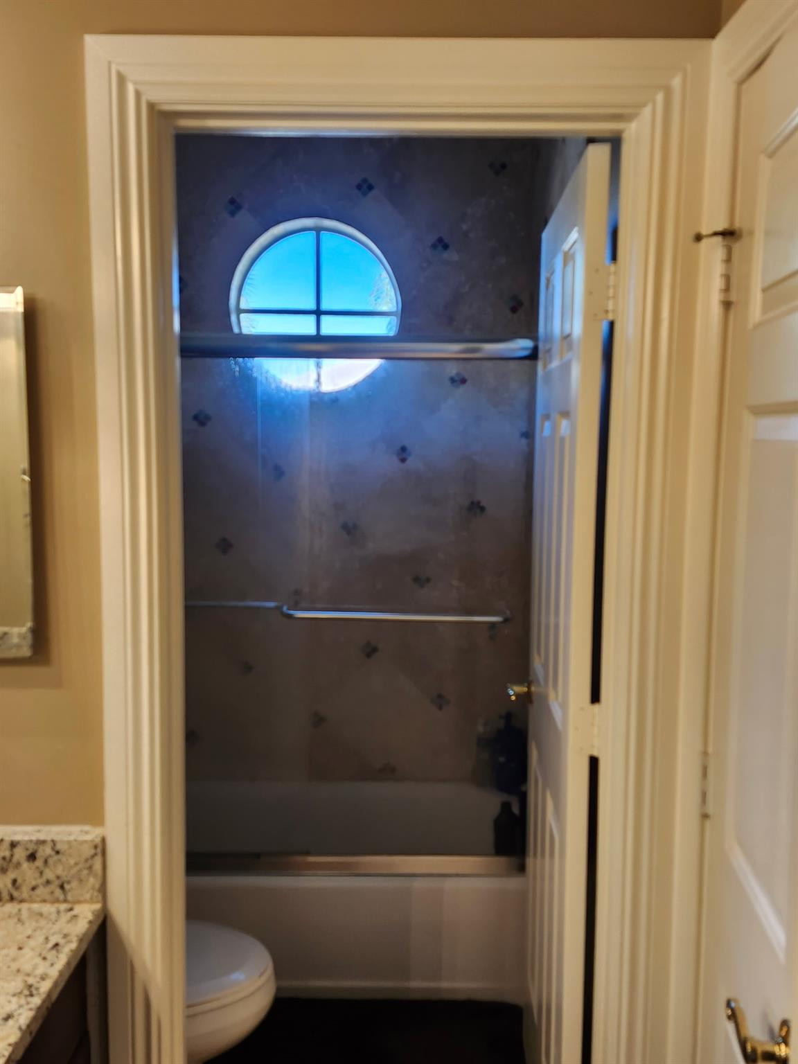 Colony Court 137-23 B - Residential