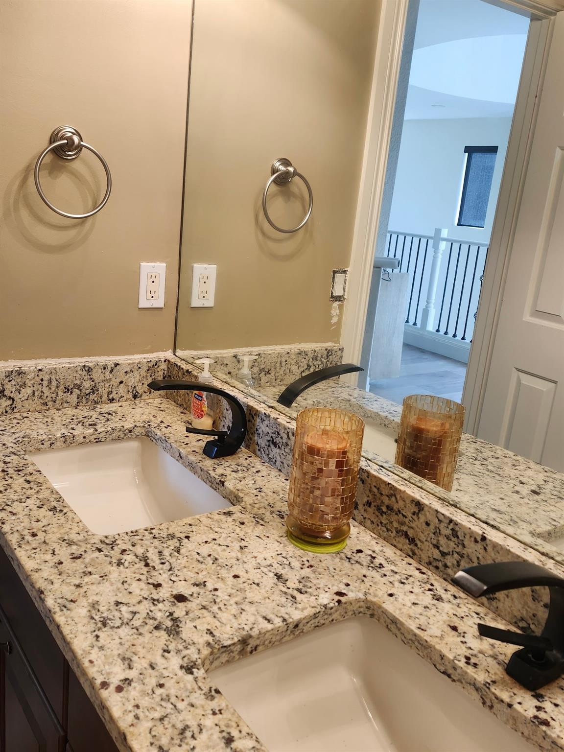 Colony Court 137-23 B - Residential