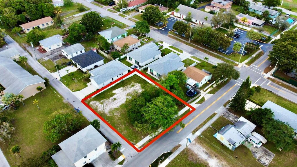 Photo of 0 SW 4th Street, Delray Beach, FL 33444 (MLS # R10951144)
