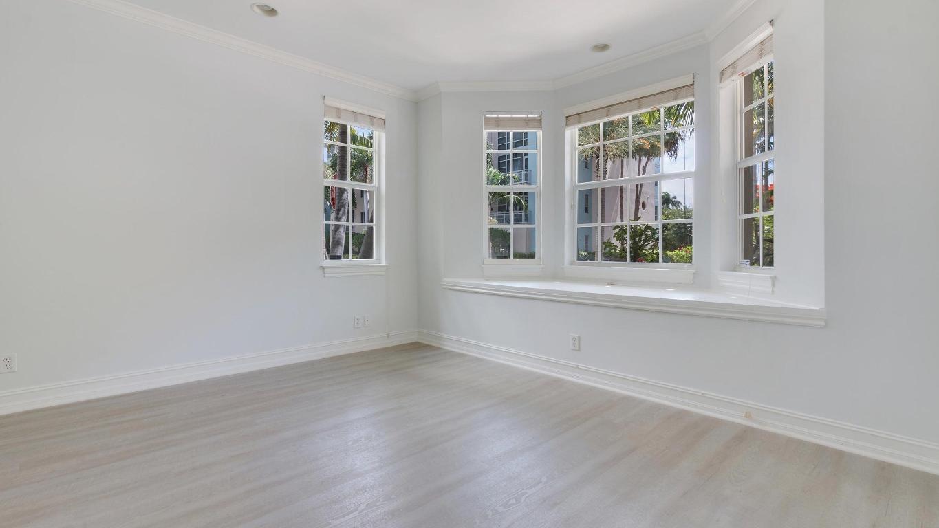 MALLORY SQUARE - Residential