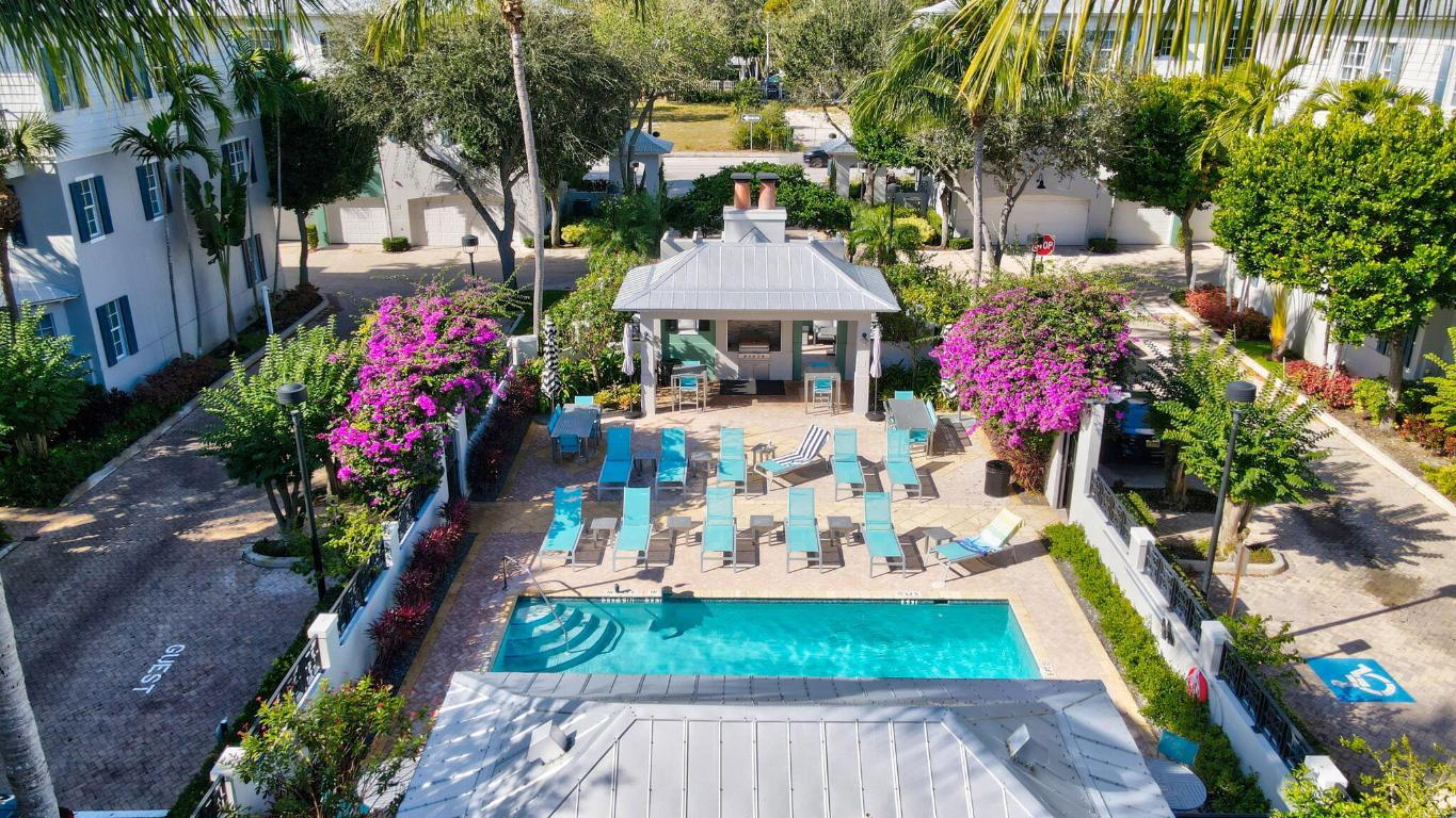 MALLORY SQUARE - Residential