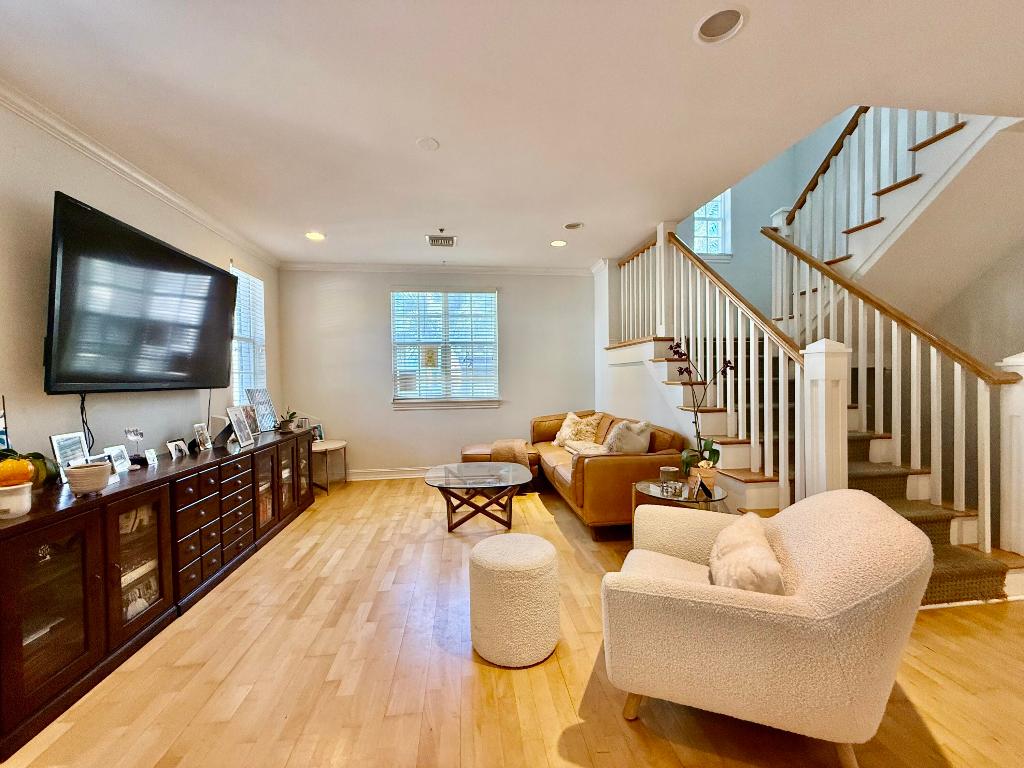 MALLORY SQUARE - Residential