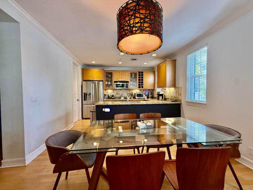 MALLORY SQUARE - Residential