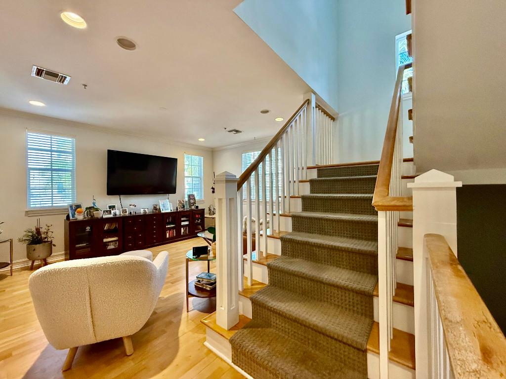 MALLORY SQUARE - Residential