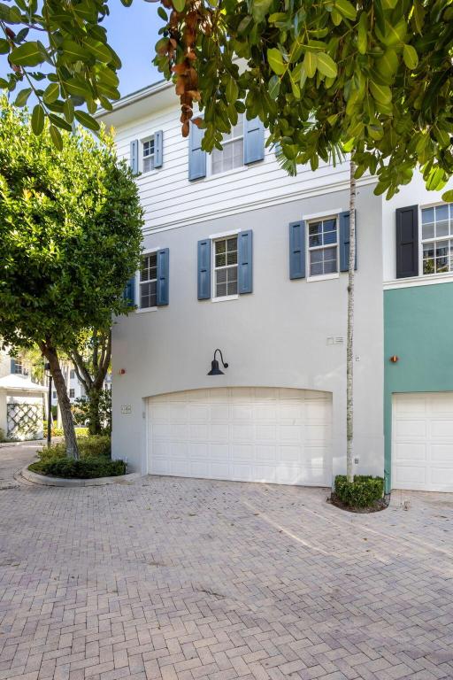 MALLORY SQUARE - Residential