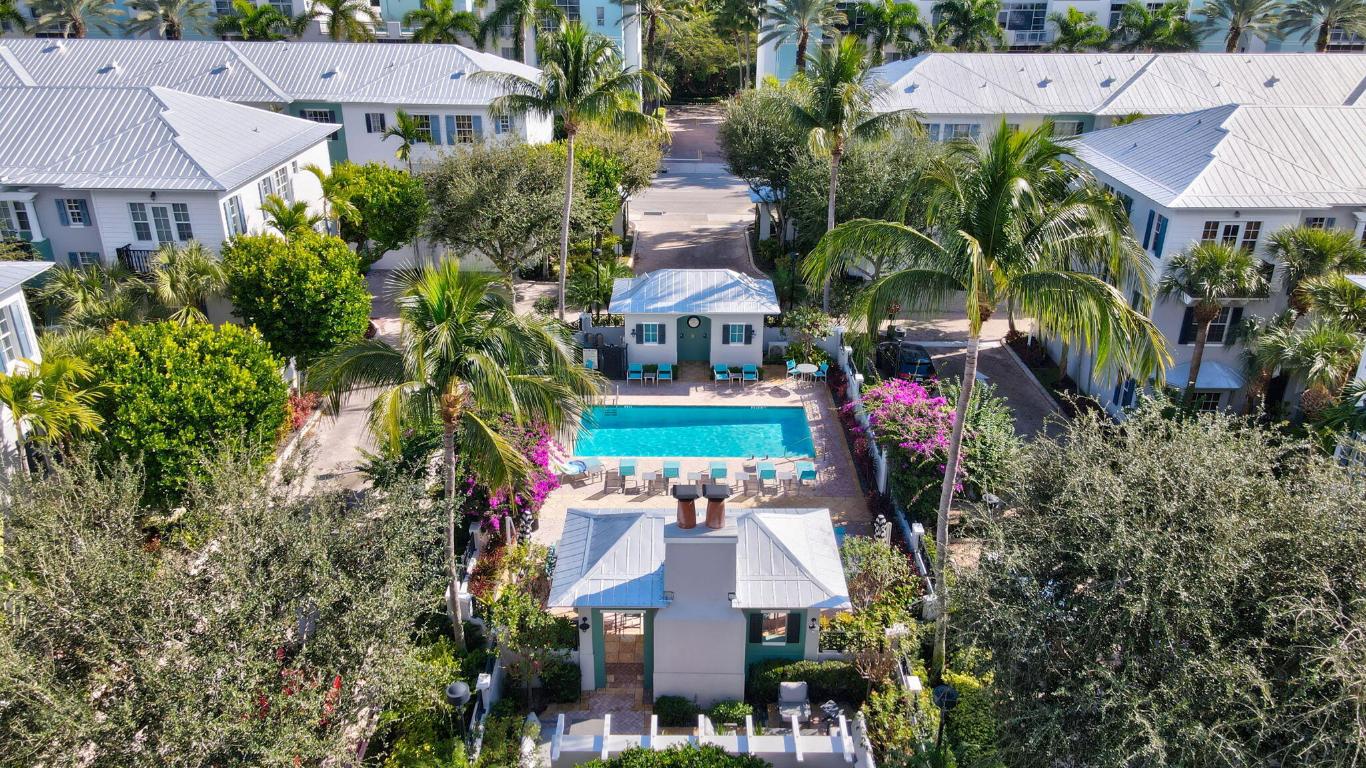 MALLORY SQUARE - Residential