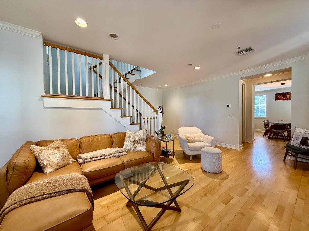 MALLORY SQUARE - Residential