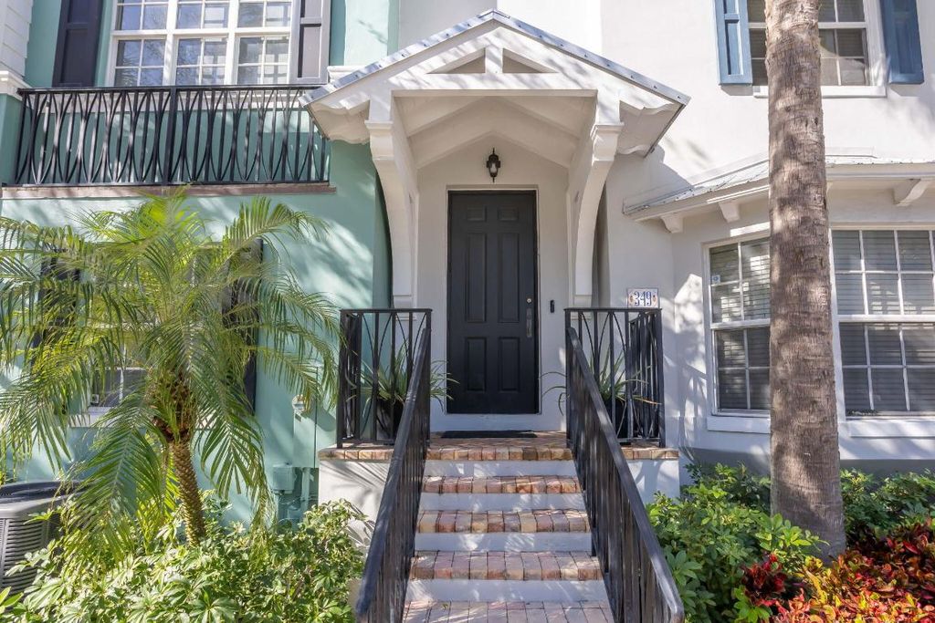 Photo of 349 E Mallory Circle, Delray Beach, FL 33483 (MLS # R11143032)