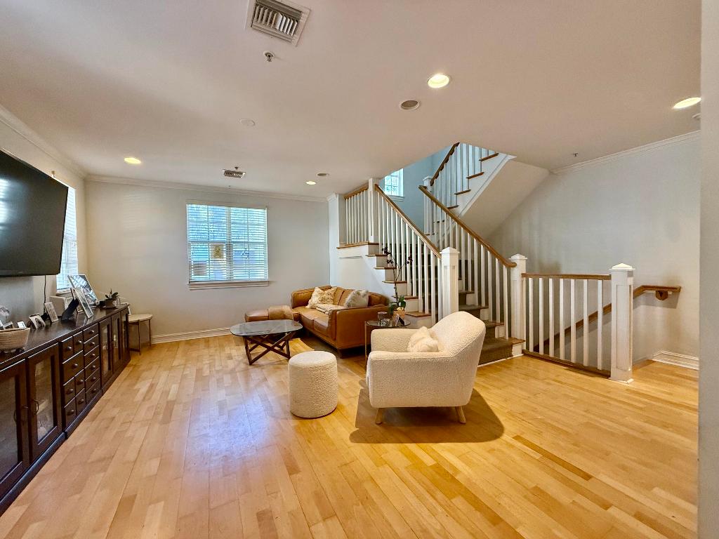 MALLORY SQUARE - Residential