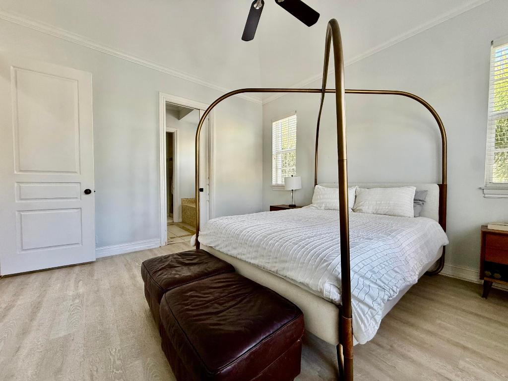 MALLORY SQUARE - Residential