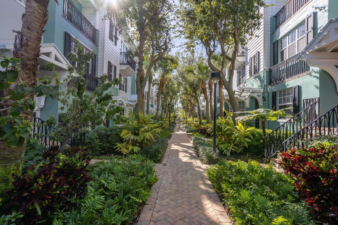 MALLORY SQUARE - Residential