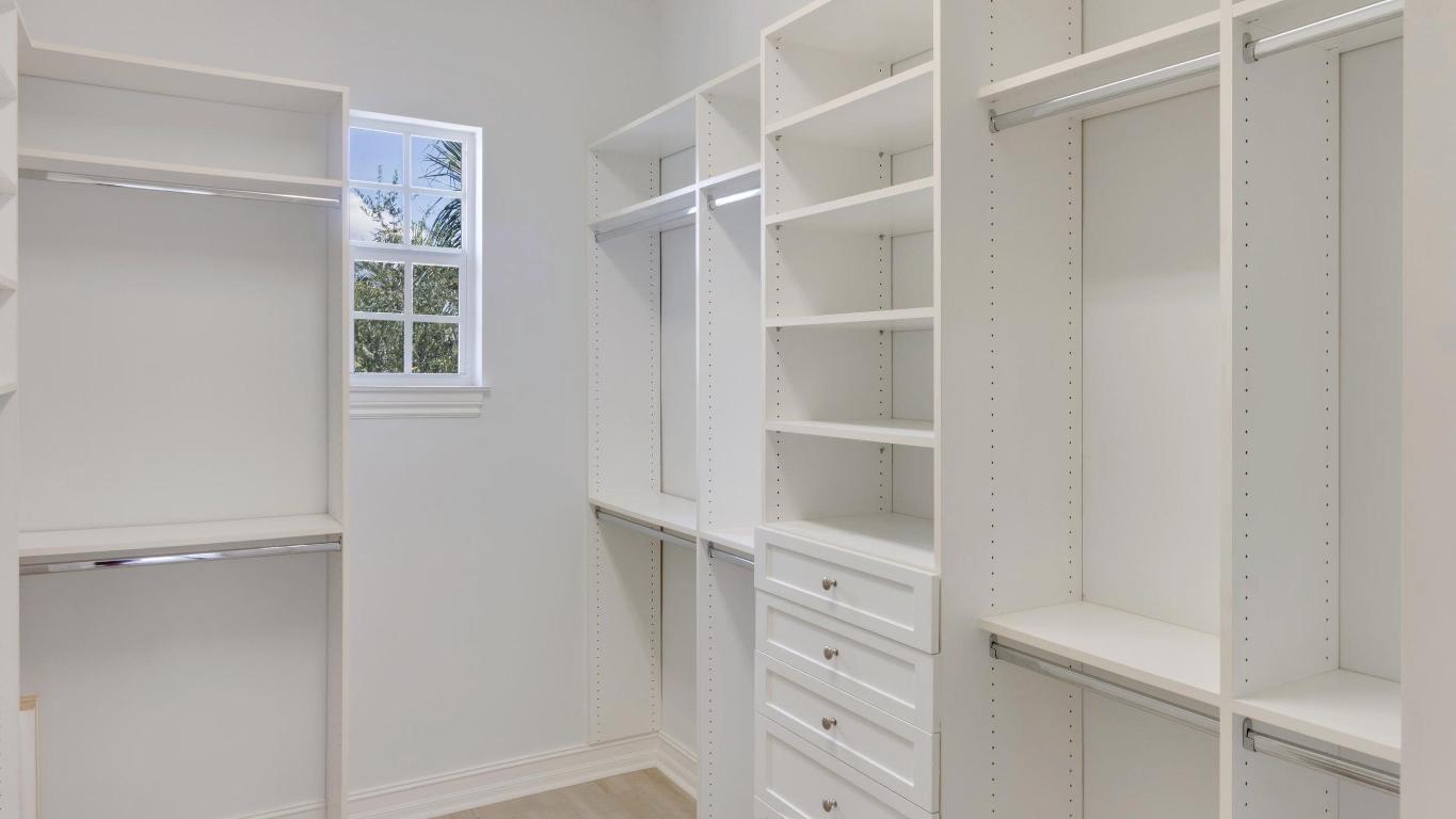 MALLORY SQUARE - Residential