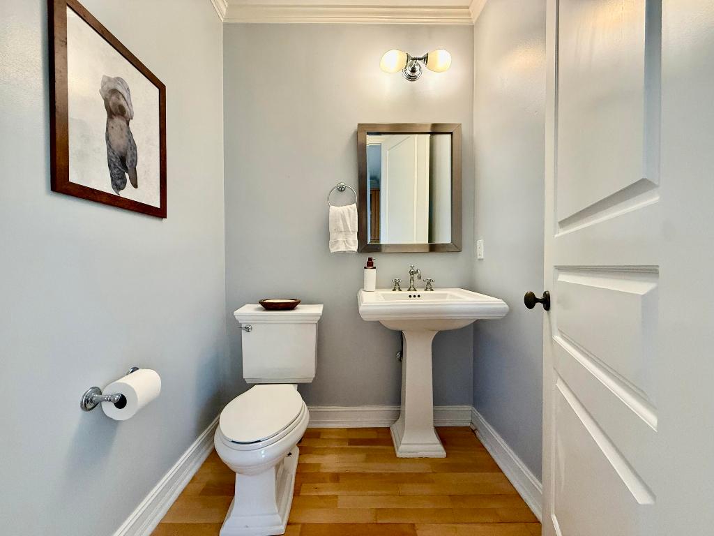 MALLORY SQUARE - Residential