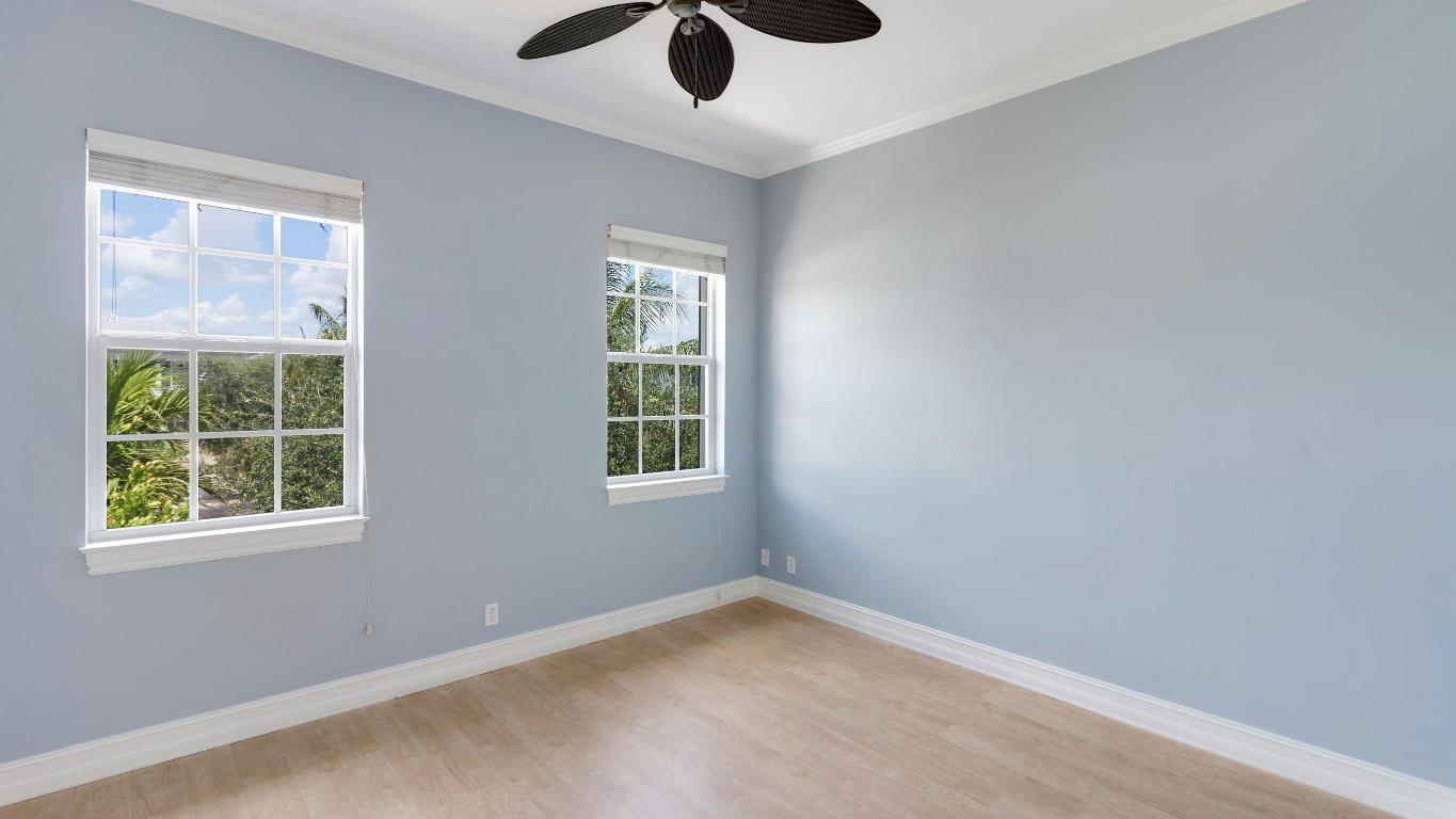 MALLORY SQUARE - Residential