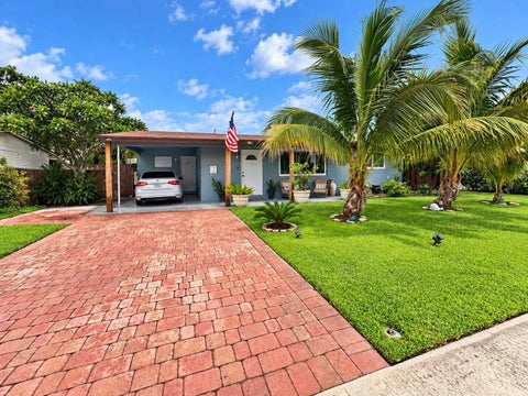 Photo of 15 SW 13th Court, Deerfield Beach, FL 33441 (MLS # B26083808)