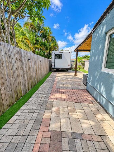 Tiny photo for 15 SW 13th Court, Deerfield Beach, FL 33441 (MLS # B26083808)