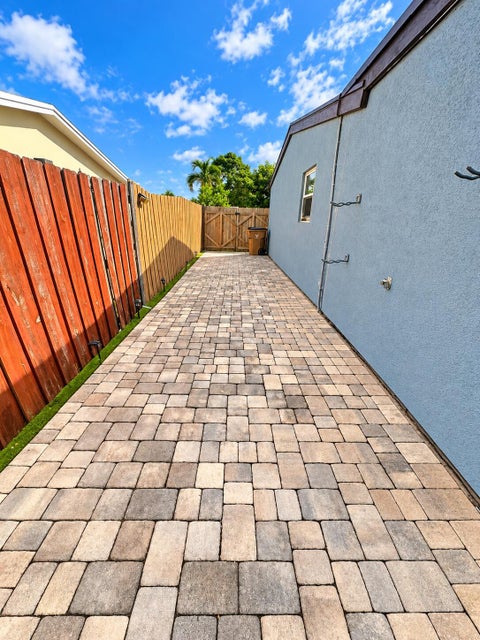 Tiny photo for 15 SW 13th Court, Deerfield Beach, FL 33441 (MLS # B26083808)