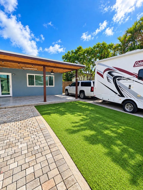 Tiny photo for 15 SW 13th Court, Deerfield Beach, FL 33441 (MLS # B26083808)