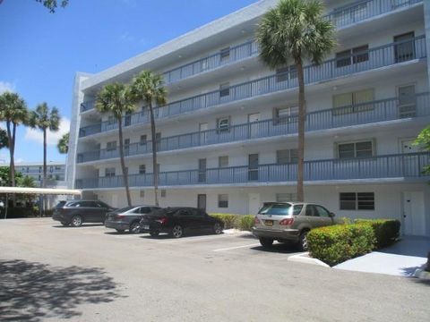 Condominium in Boca Raton FL 6400 2nd Ave Ave.jpg