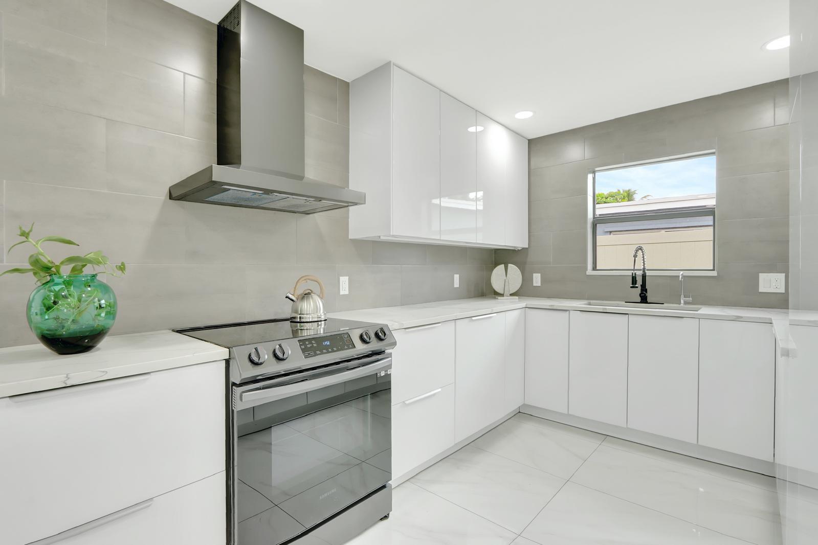 MEADOWBROOK - Residential