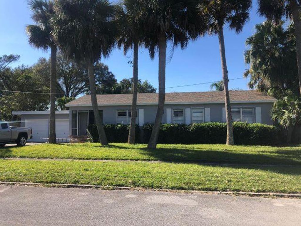 Photo of 1102 S 8th Street, Fort Pierce, FL 34950 (MLS # R11093198)