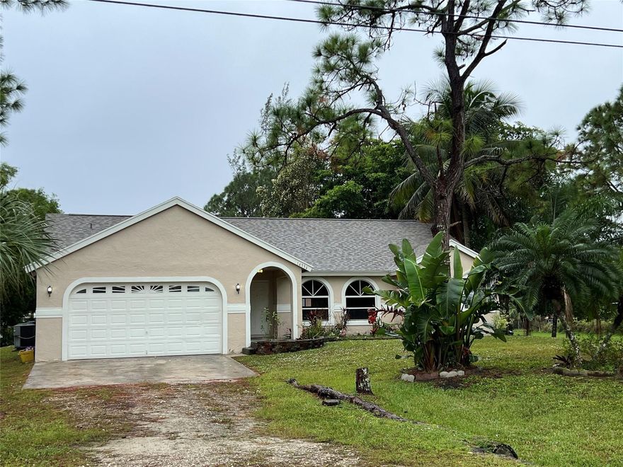 CUTE AND COZY 3/2 WITH 2 CAR GARAGE SITUATED ON 1.31 ACRES,  FIRE PLACE IN LIVING ROOM AREA. NICE SCREENED PATIO WITH A POND VIEW. NEWER ROOF, KITCHEN AND FLOORING. INTERIOR FRESHLY PAINTED WITH NUTRAL COLOR, READY AND WAITING FOR YOUR PERSONAL TOUCH. CORPORATE OWNED, SEE SELLERS ADDENDUM ATTACHED.