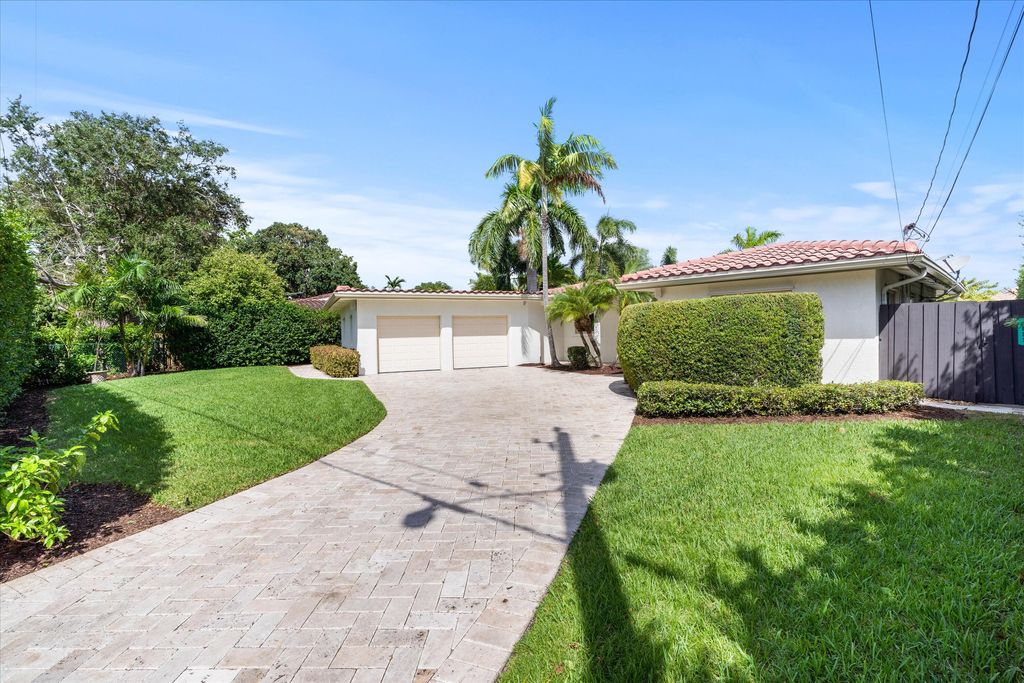 Photo of 2625 NE 12th Street, Fort Lauderdale, FL 33304 (MLS # B26023376)