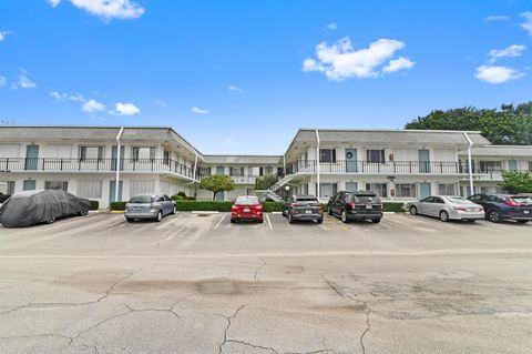 2960 Cynthia Lane 205 Lake Worth Beach FL 33461