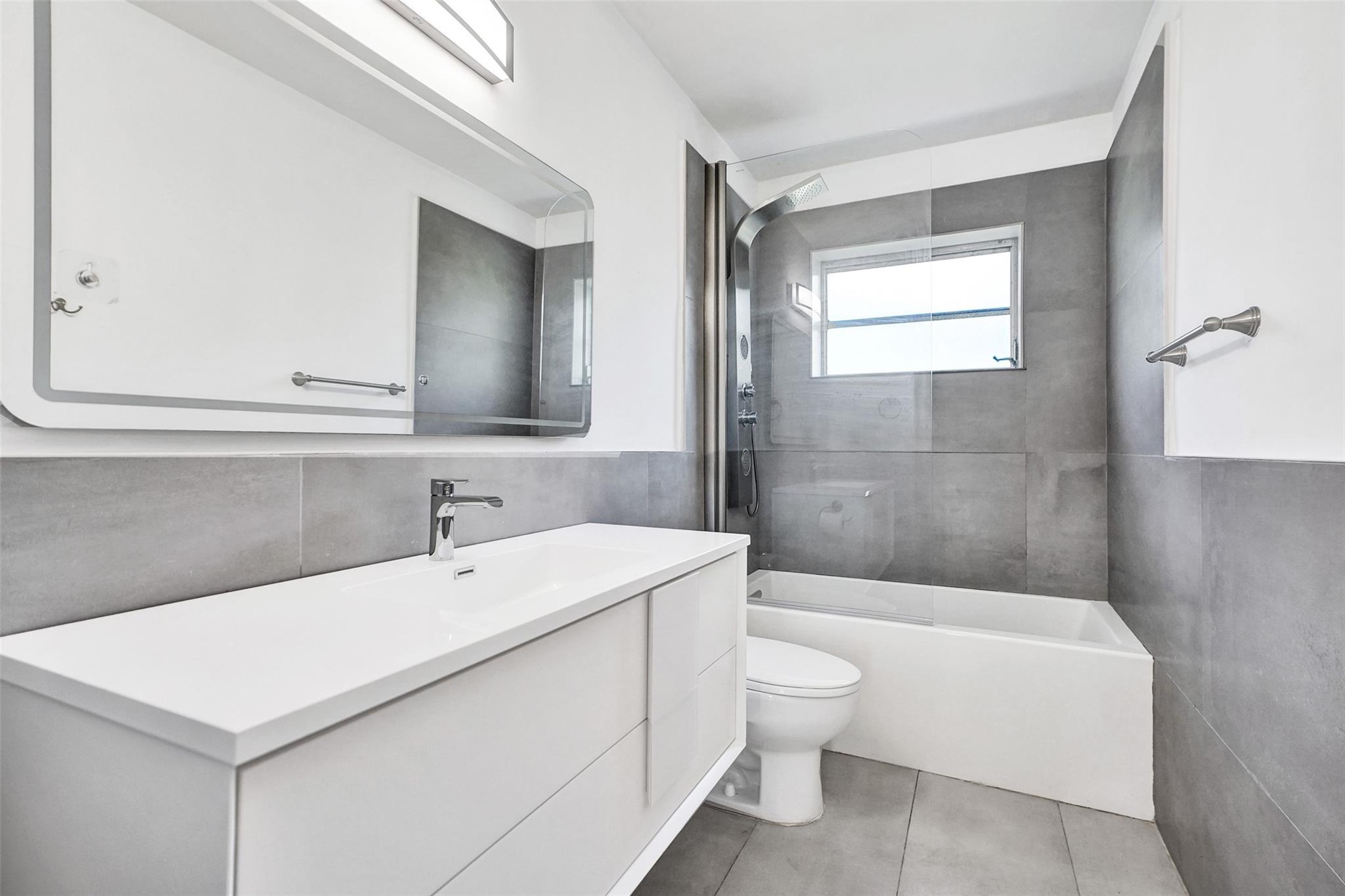 CORAL GABLES RIVIERA - Residential