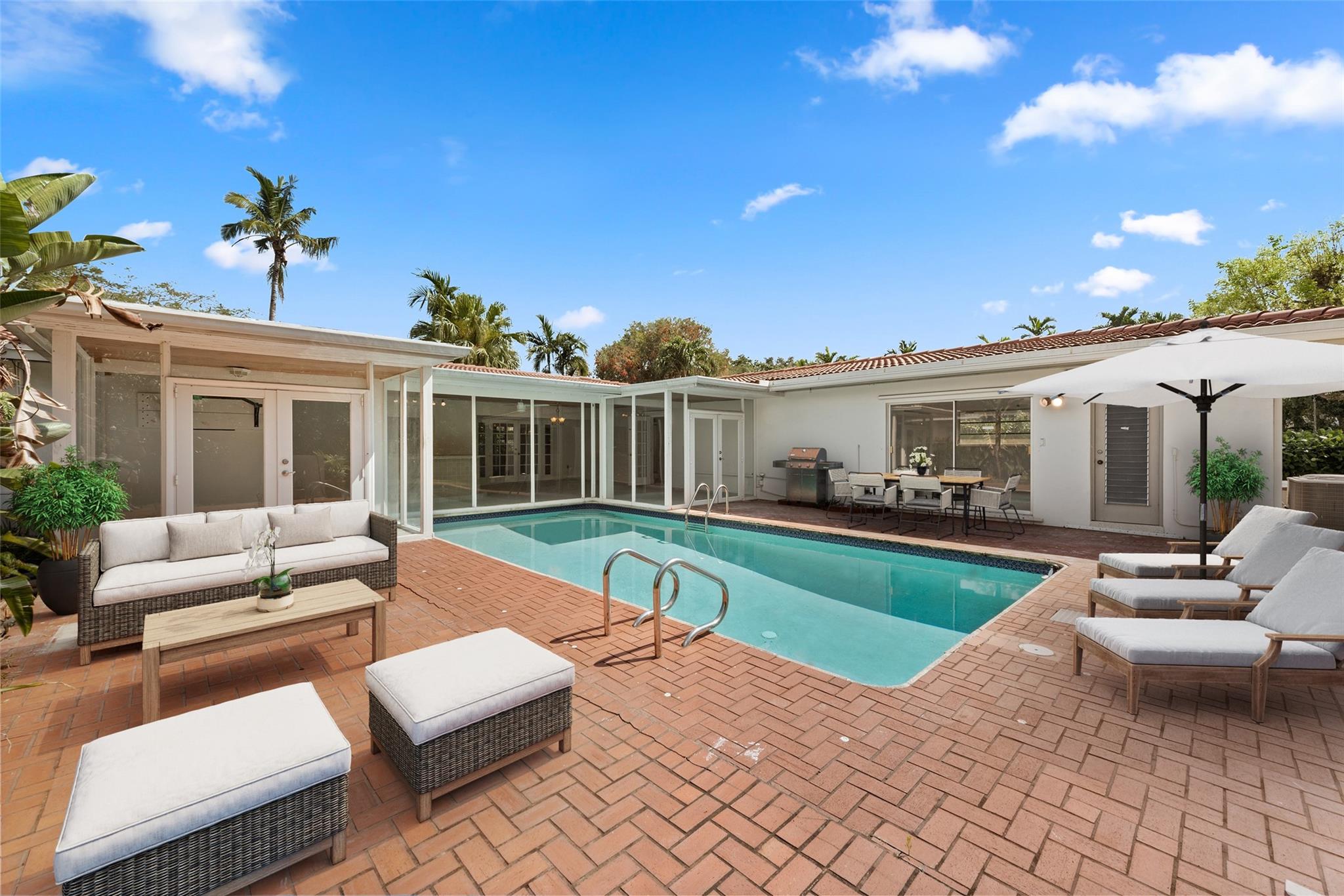 CORAL GABLES RIVIERA - Residential