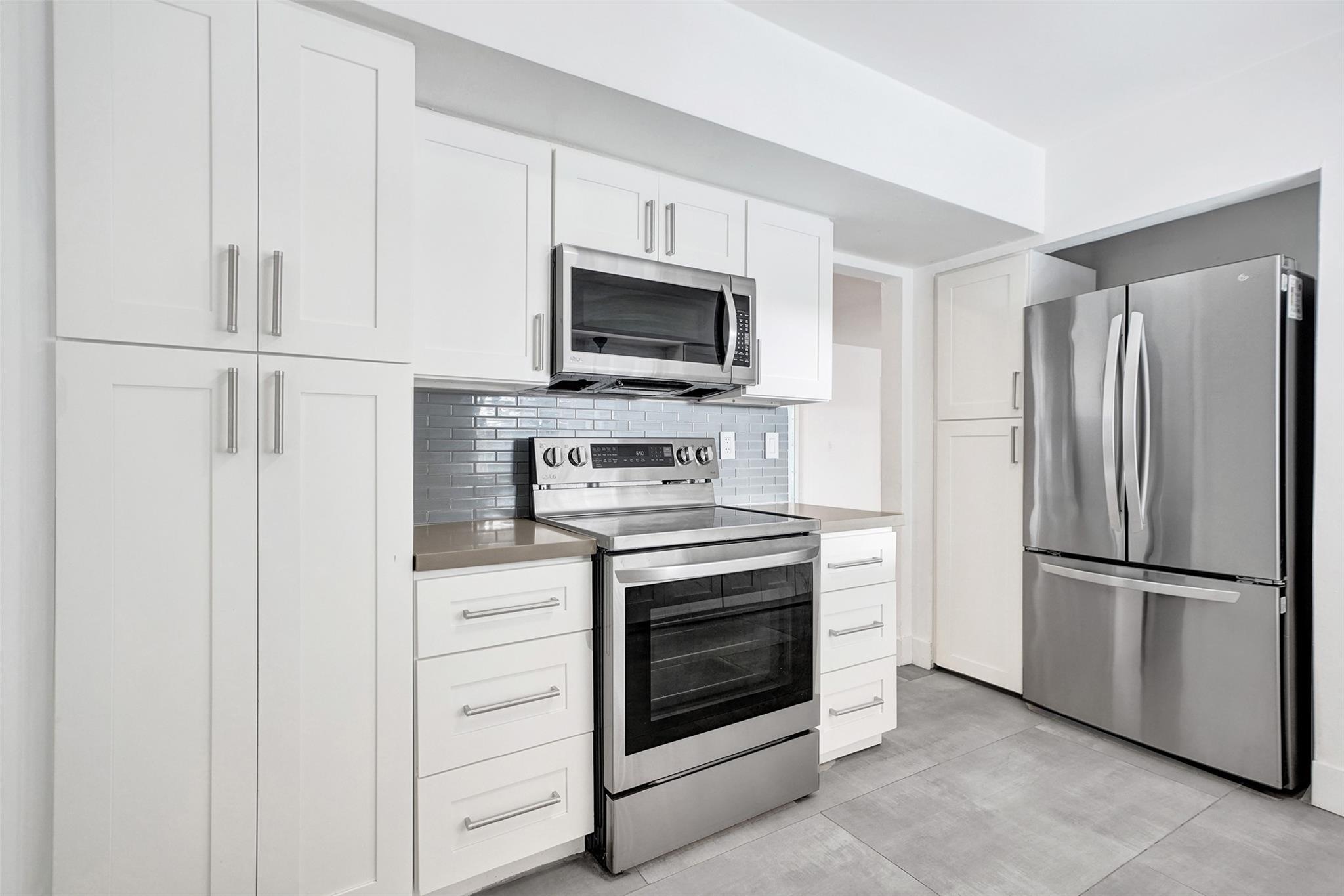 CORAL GABLES RIVIERA - Residential