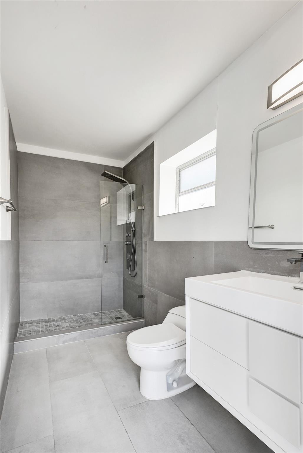 CORAL GABLES RIVIERA - Residential