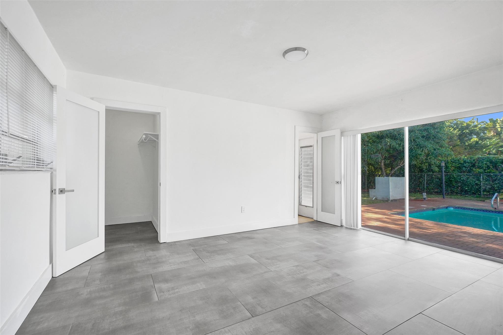 CORAL GABLES RIVIERA - Residential