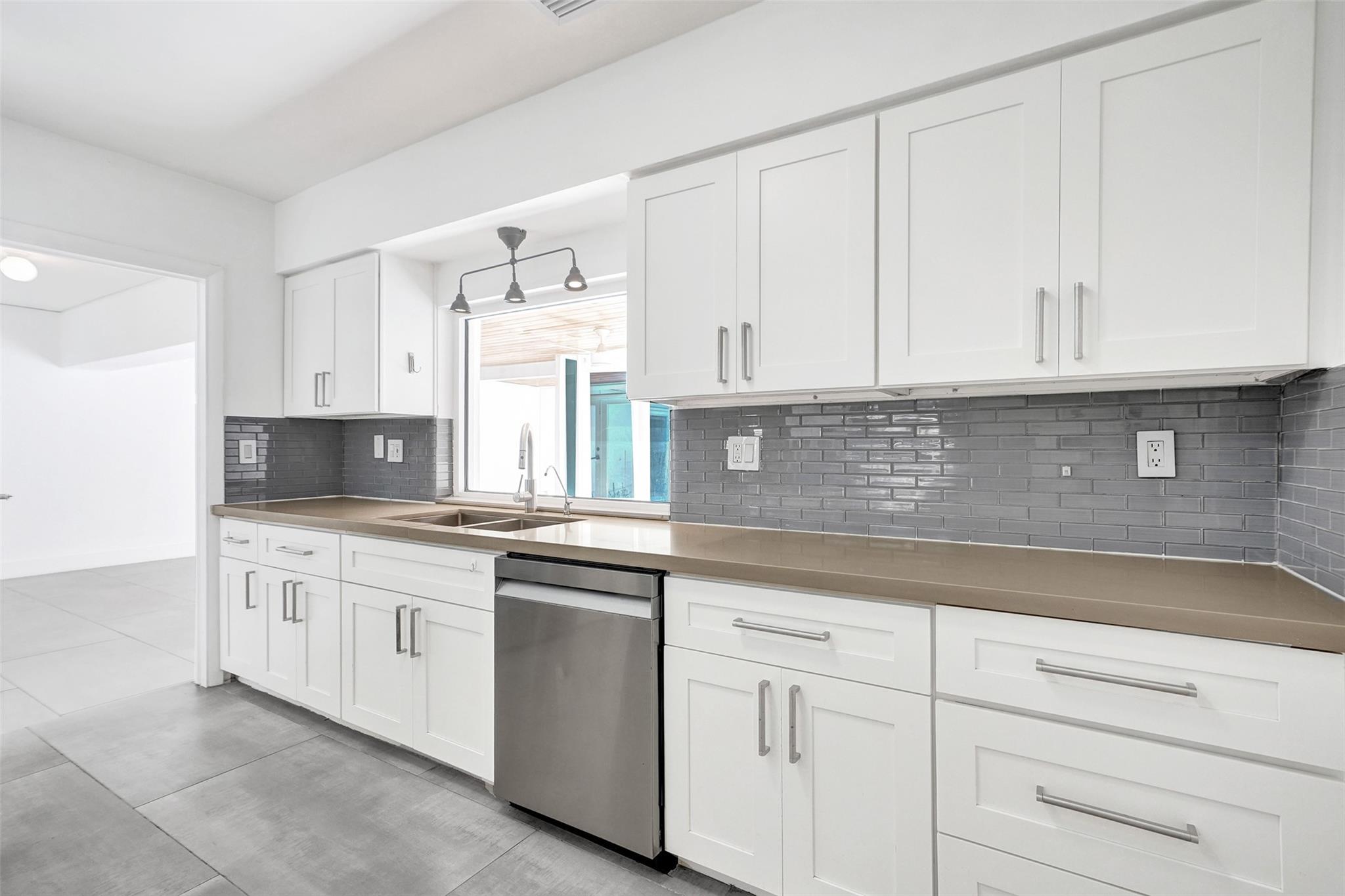 CORAL GABLES RIVIERA - Residential