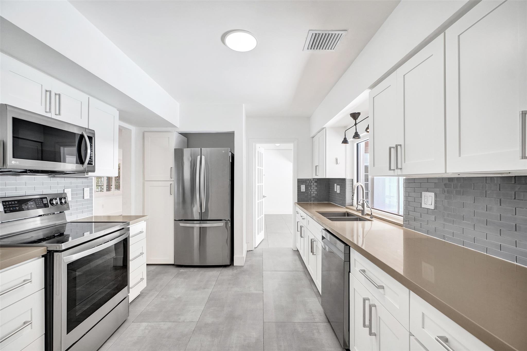 CORAL GABLES RIVIERA - Residential