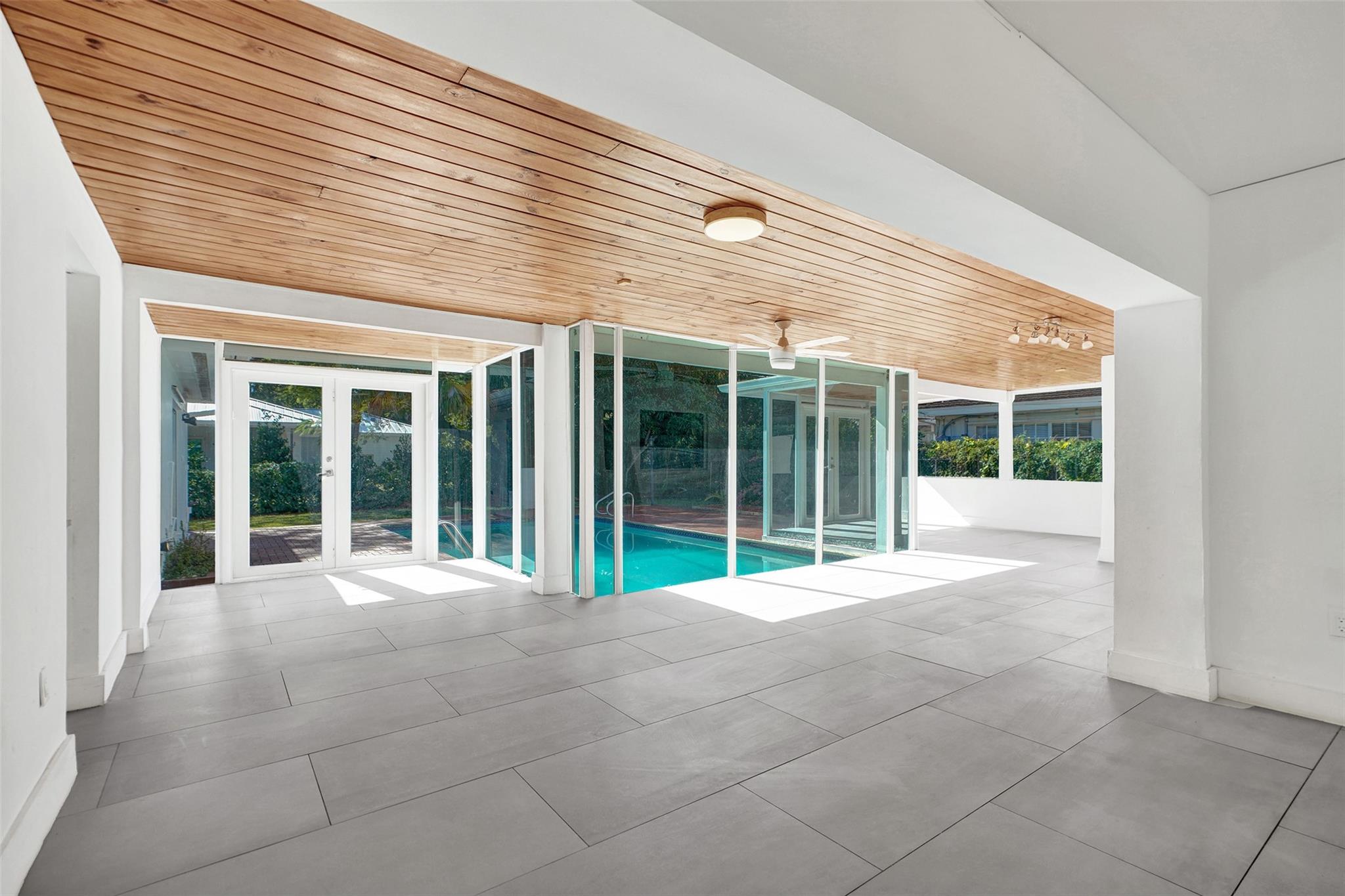 CORAL GABLES RIVIERA - Residential