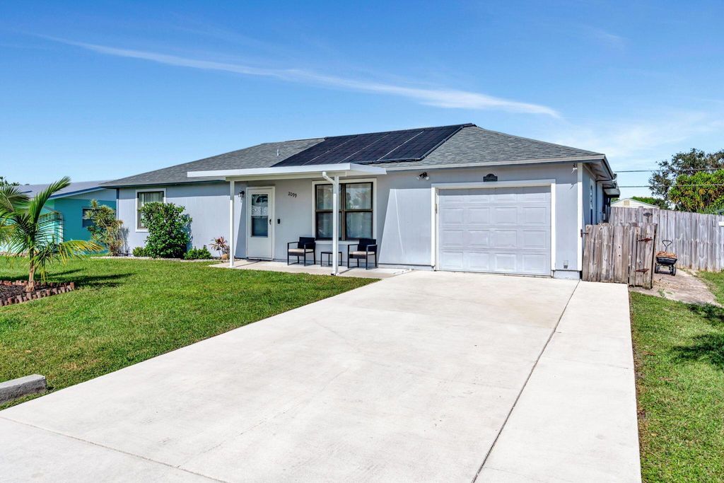 Photo of 2099 SE Madison Street, Stuart, FL 34997 (MLS # R11062677)