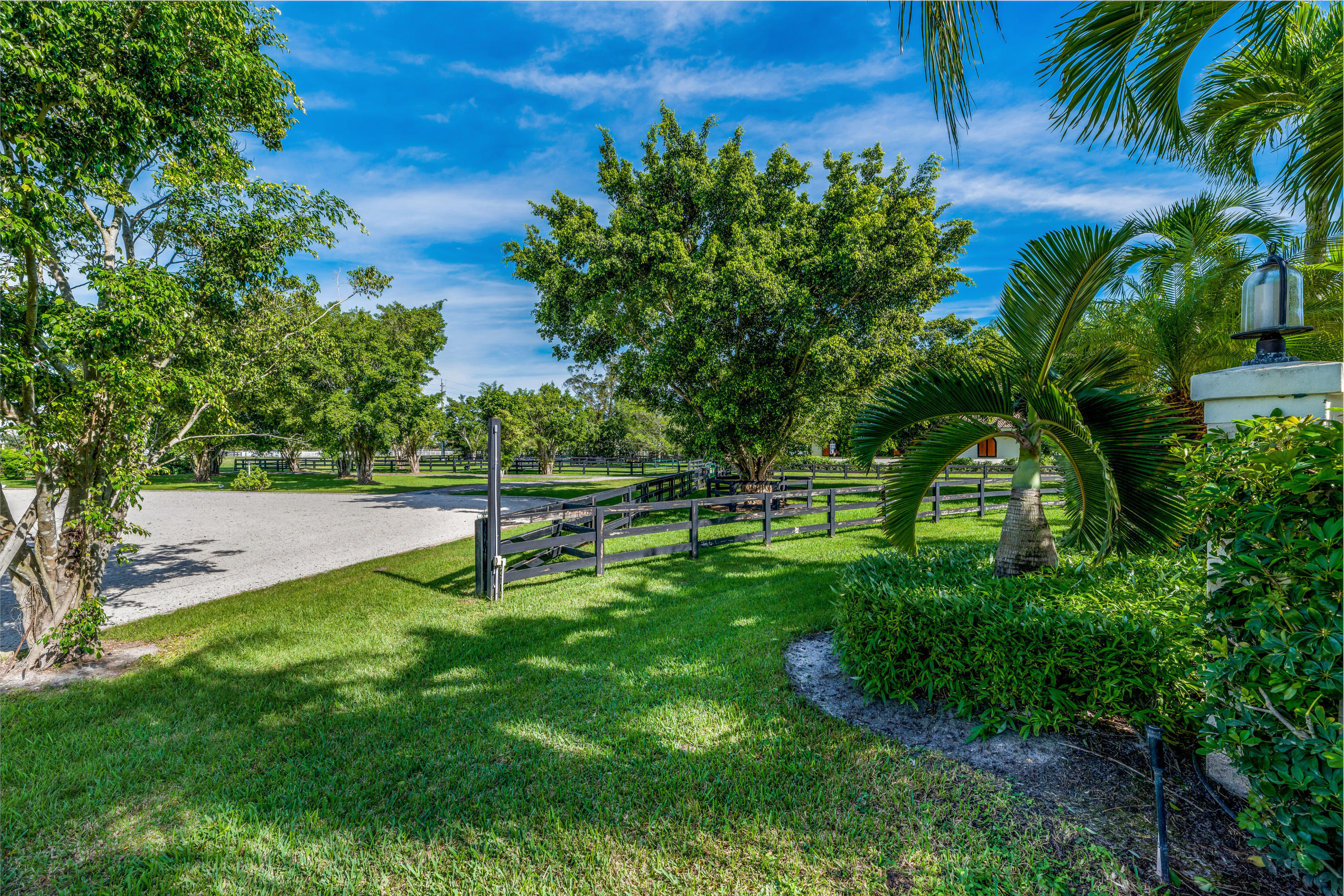 PALM BEACH POINT - Residential