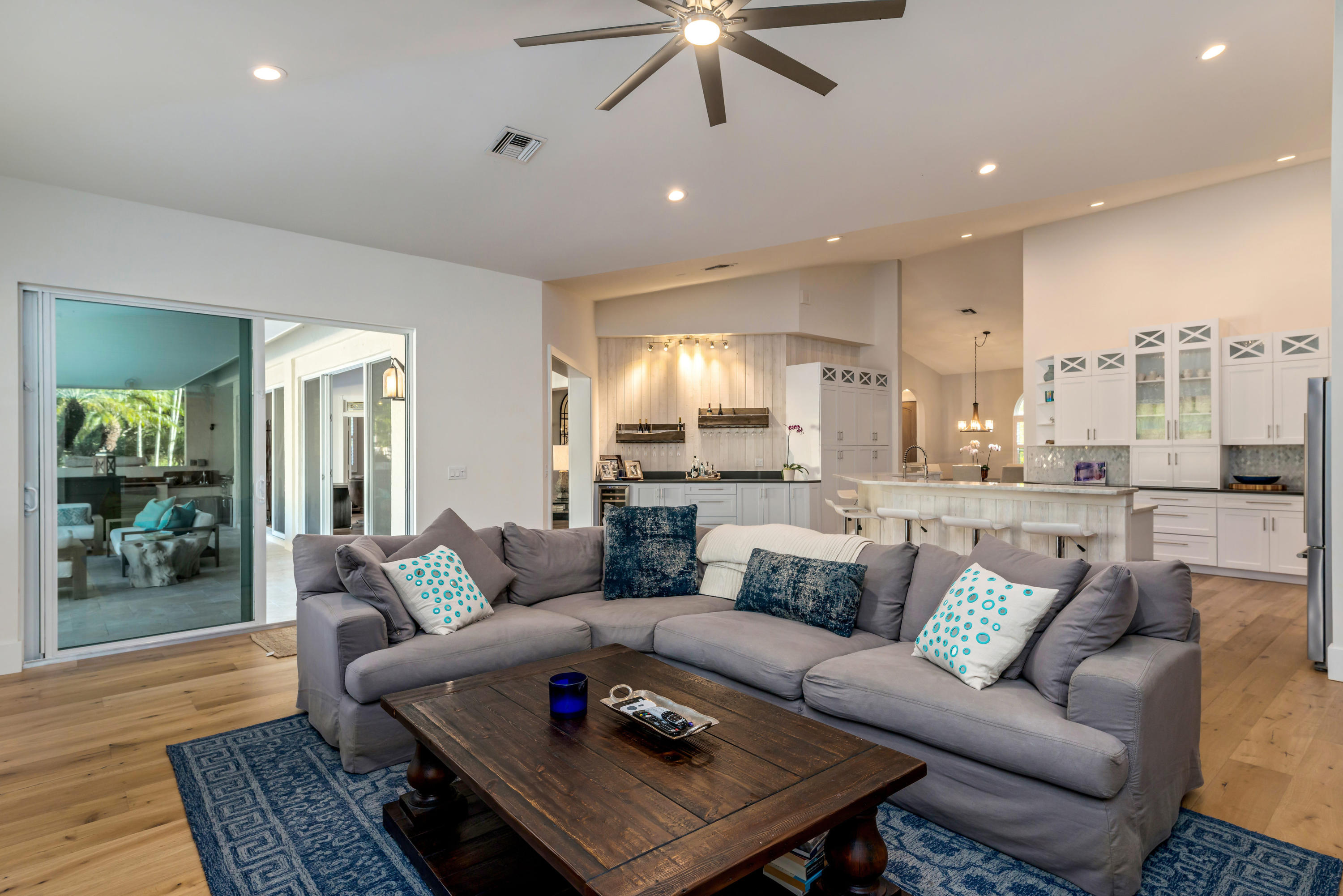 PALM BEACH POINT - Residential